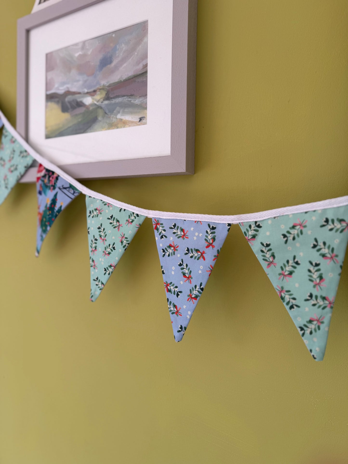Christmas Bunting (Mistletoe)