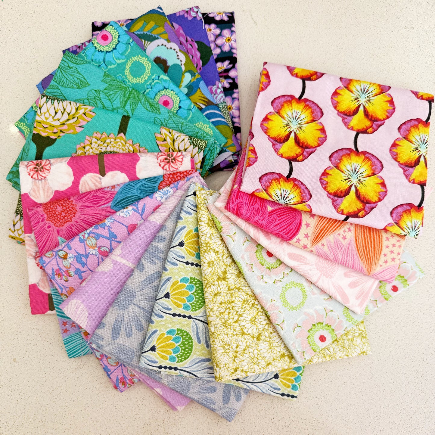 Anna Maria Textiles Fat Quarter bundle  (mix1)