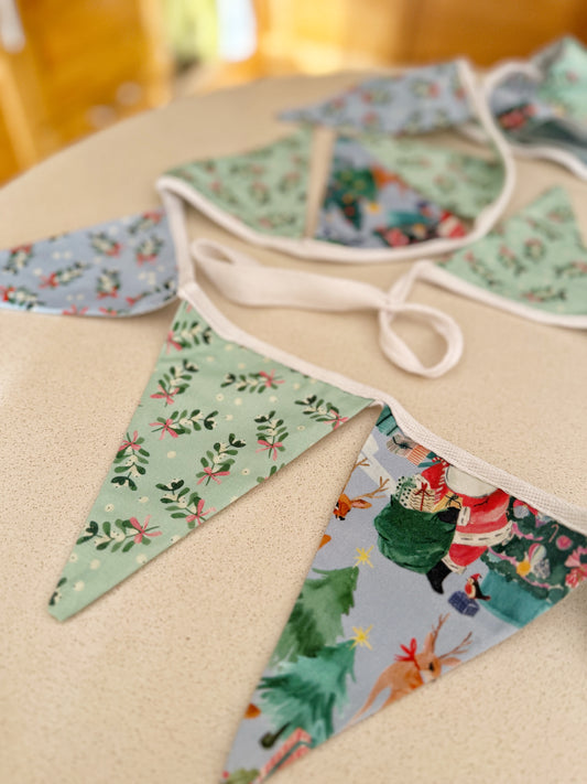 Christmas Bunting (Mistletoe)